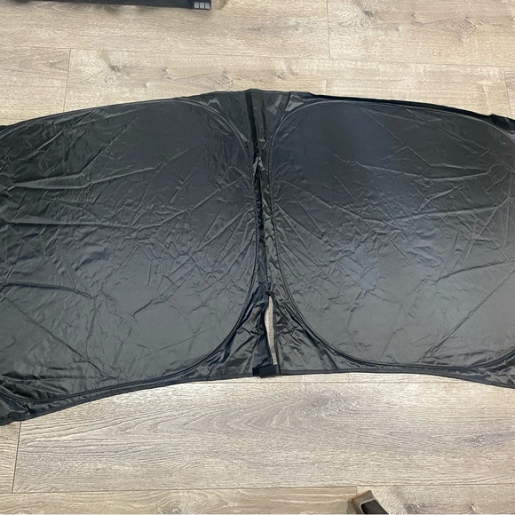 Windshield Sunshade - Picture 3 of 5